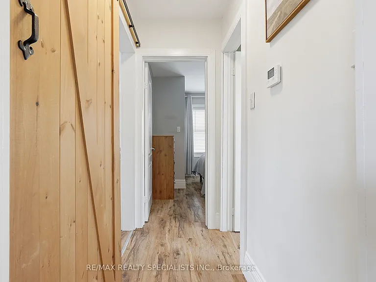 196 Queen St W — Photo 15