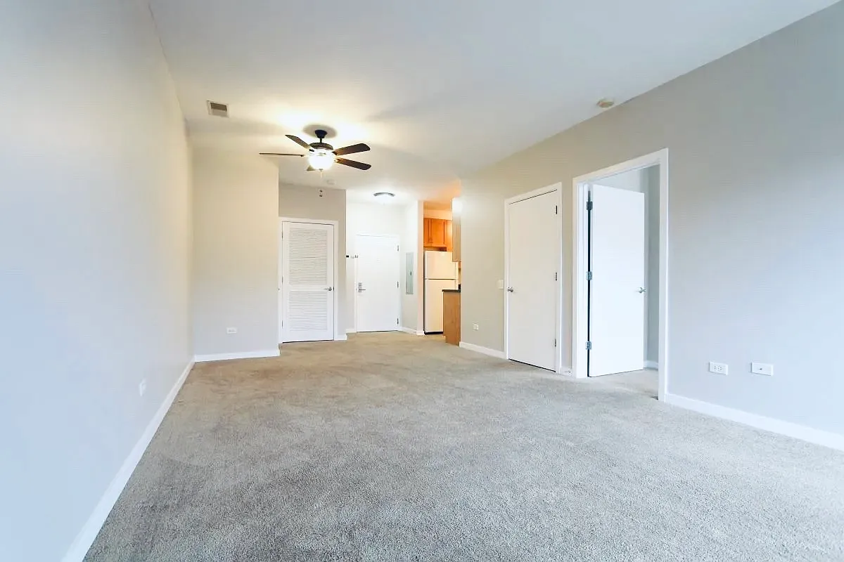 1 bed, 800 sqft, $2,400 — Photo 3