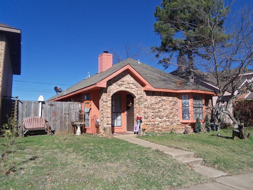 1st image of 10611 Hamlin Dr