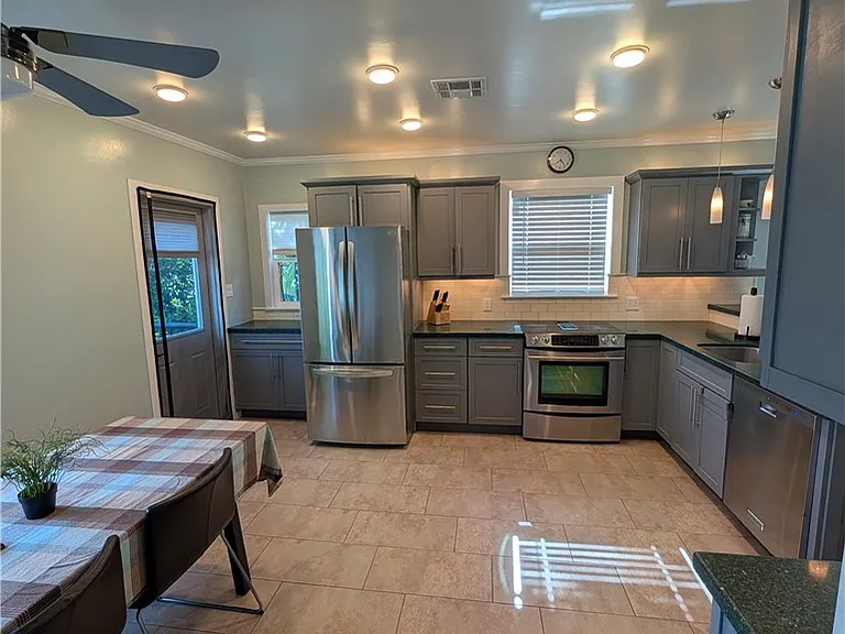 2828 Henrietta Ave — Photo 42