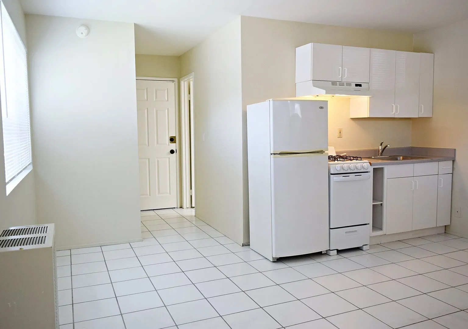 North Park Apartment, Parking Included, Onsite Laundry, Pet Friendly! — Photo 2