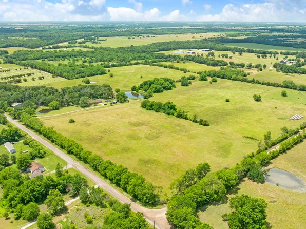 848 County Road 15300, Deport, TX 75435