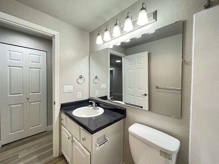 Redmond Park Apts — Photo 33