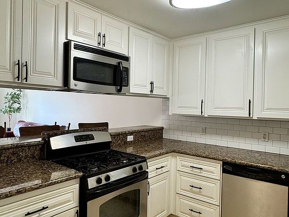 4th image of 1140 Junipero Ave APT 2