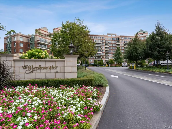 100 Hilton Avenue #901, Garden City, NY 11530