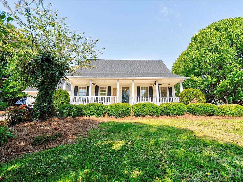 1st image of 203 Carolina Dr