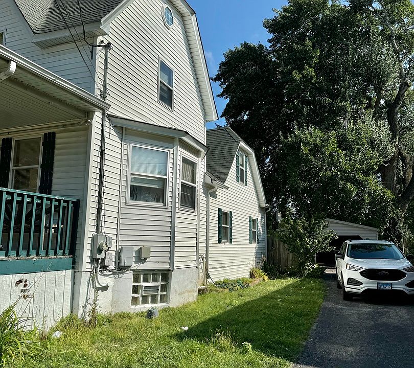 2nd image of 103 N Victory St