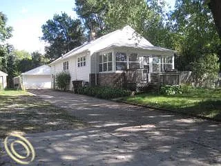 838 Stanley Ave photo 1