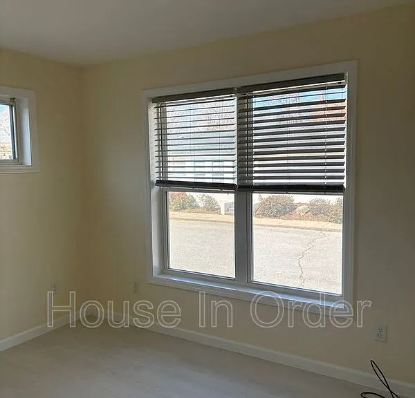 307 8th Ave E #204 — Photo 5