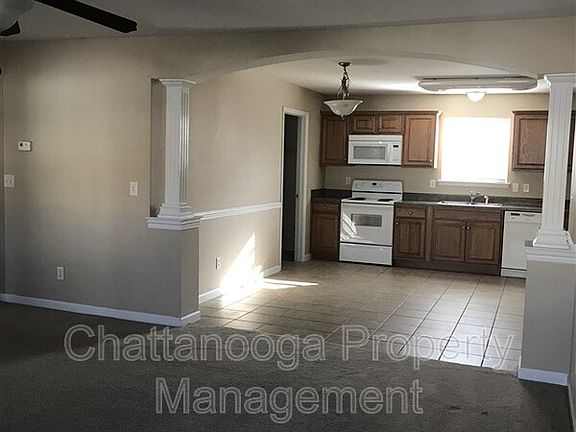 5th image of 402 Cedar Creek Dr