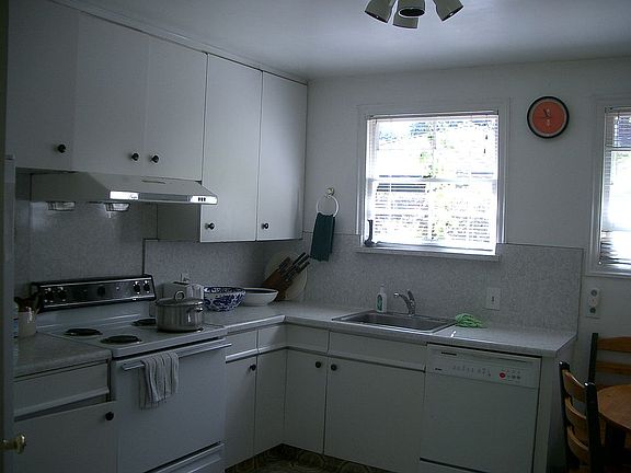 4th image of 795 Coastland Dr