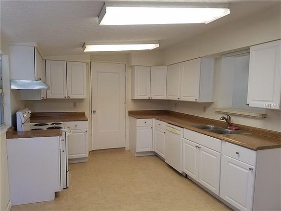3rd image of 2110 Vinson Ave