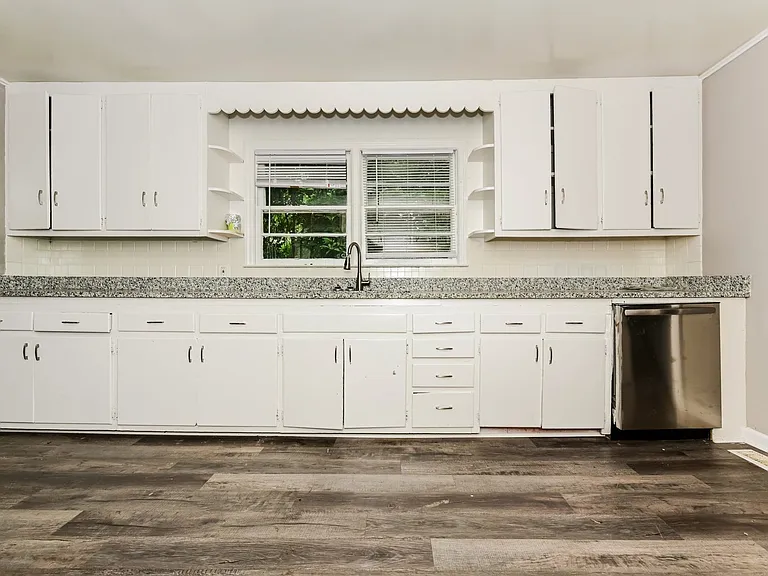 1511875_020_kitchen_12911989.jpg