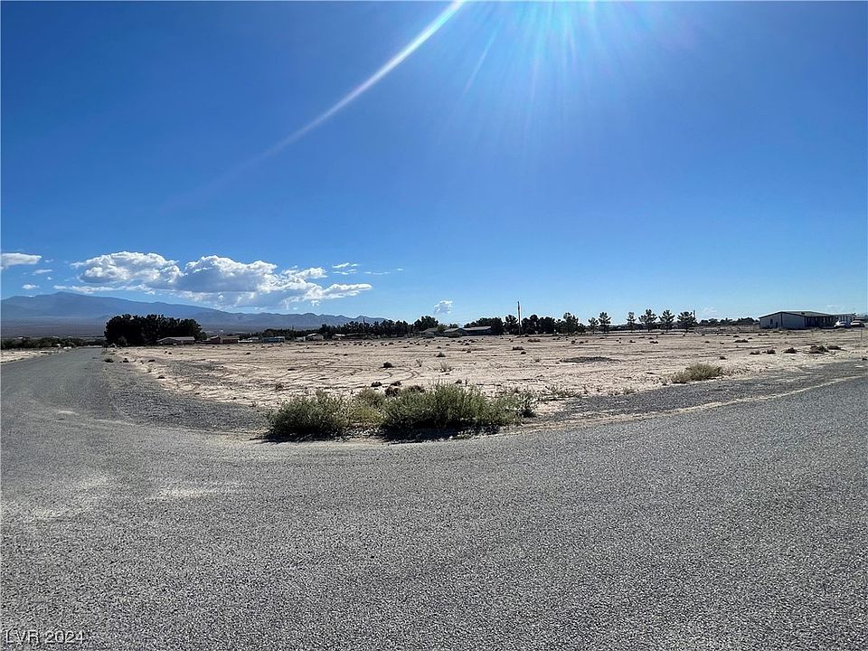 1st image of 2611 N Lola Ln