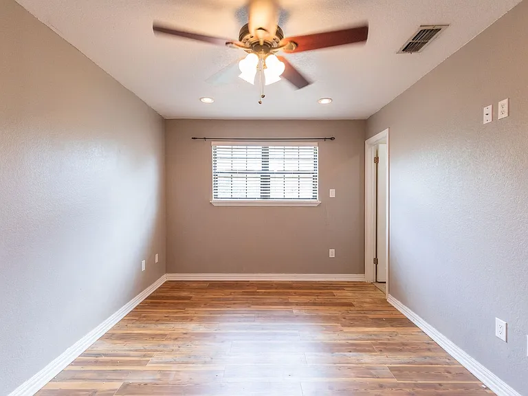 3902 Karen Dr — Photo 40
