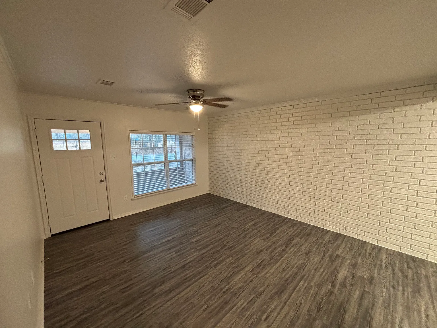 2 bed, 900 sqft, $950 — Photo 2