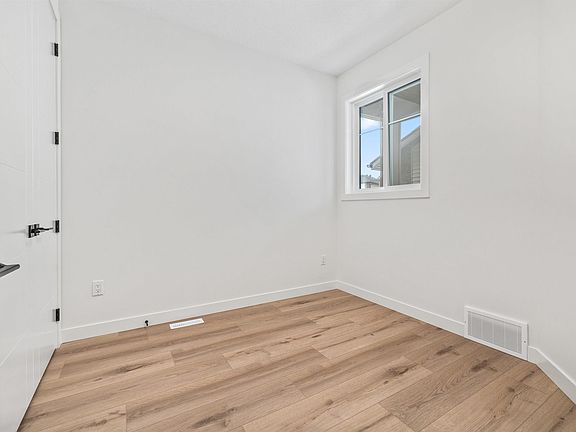 5th image of 6 Enns Ct