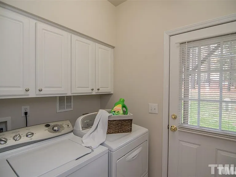 409 Coral Creek Ln — Photo 25