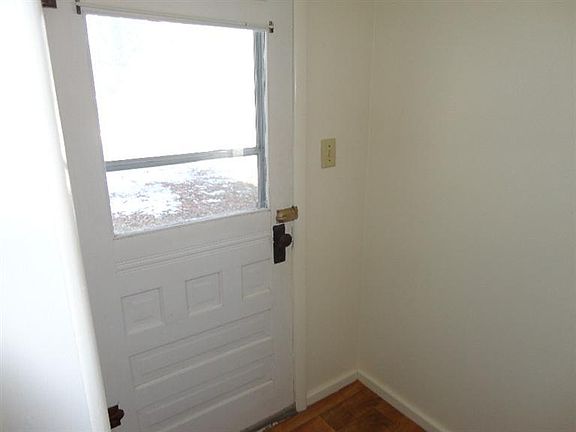5th image of 912 Franklin Ave
