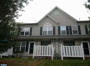 906 Cherry Wood Ct, Phoenixville, PA 19460