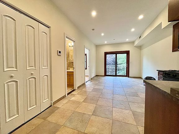 5th image of 3029 38th St #2F
