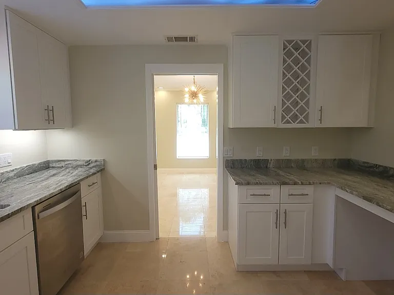 1506 S Trask St — Photo 11