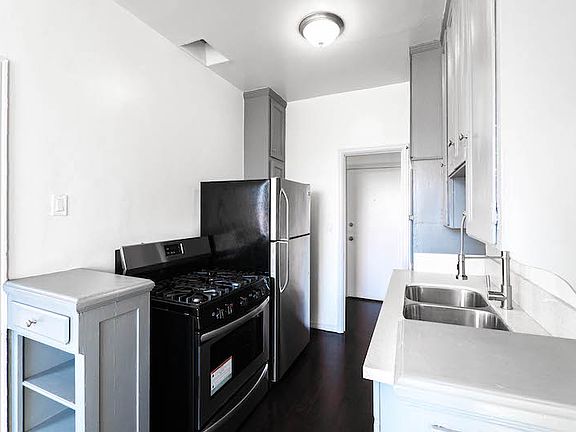 3rd image of 808 S Hobart Blvd APT 504