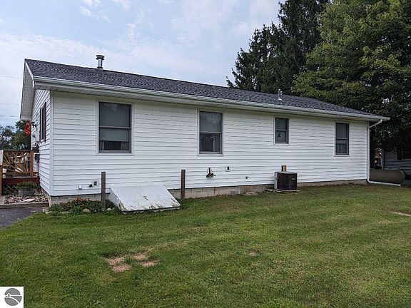 3rd image of 880 Richland Ave