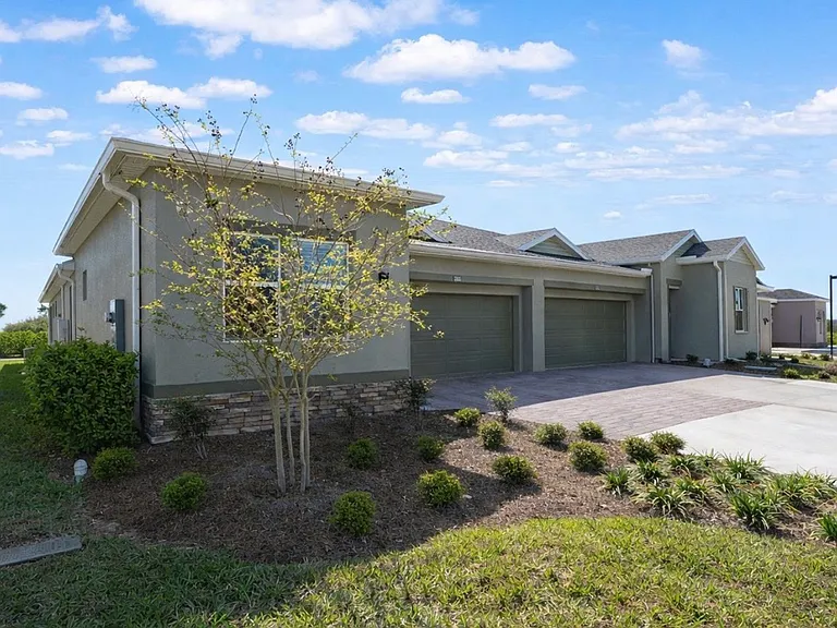 3335 NW 52nd Avenue Rd — Photo 2