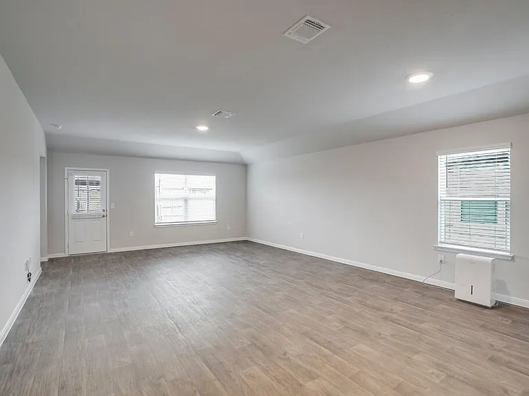 1007 Coolridge Ct — Photo 7