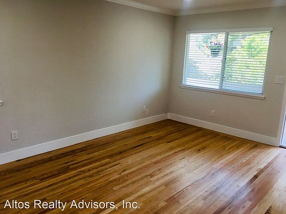 5th image of 823 University Ave #825