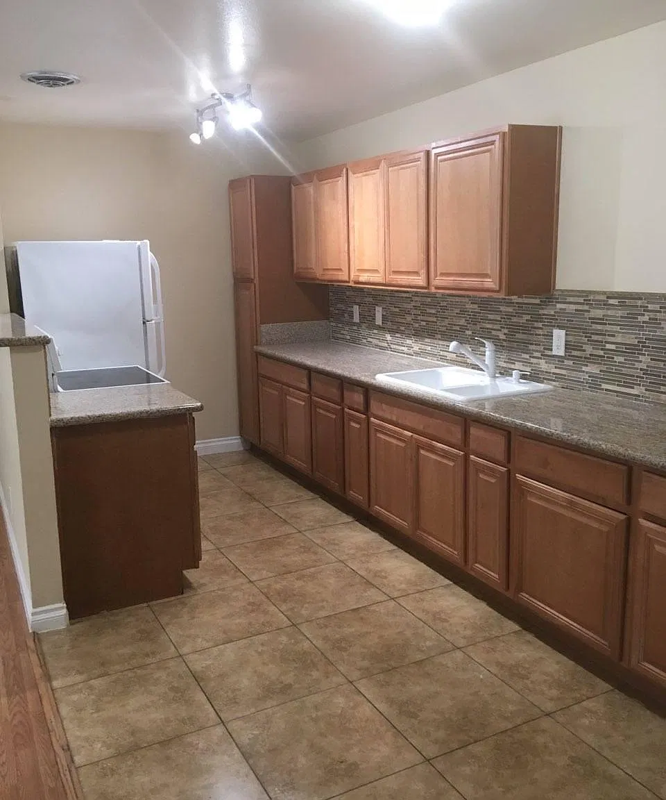 2 bed, 1000 sqft, $2,000 — Photo 3