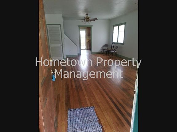 2nd image of 917 Garrison St NE
