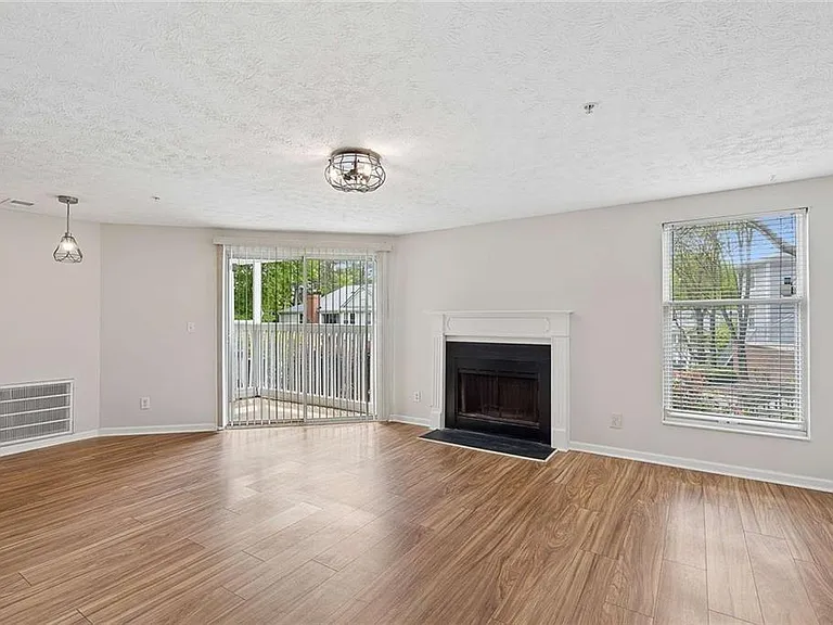 1465 Keys Crossing Dr NE — Photo 5