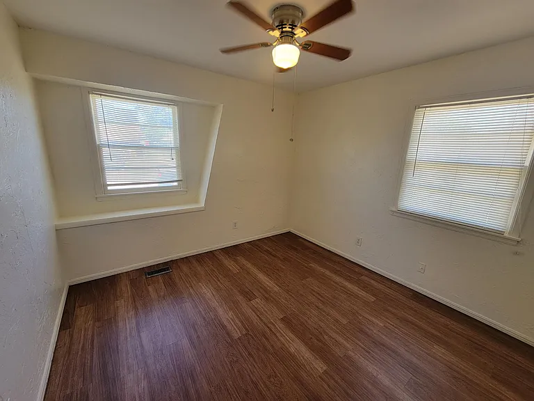 2300 N College Ave — Photo 11