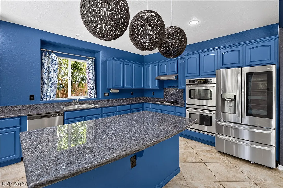 4 bed, 3.5 bath, 2401 sqft, $3,300 — Photo 3