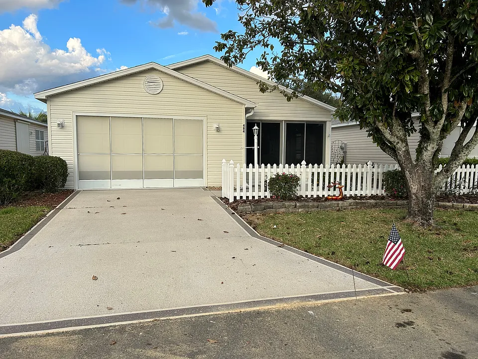 484 Hildalgo Dr