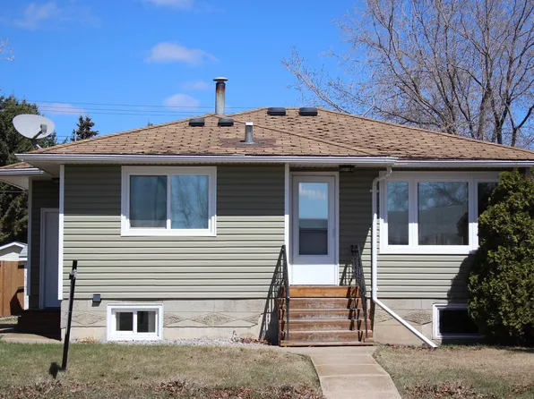 5028 51st Ave, Mundare, AB T0B 3H0