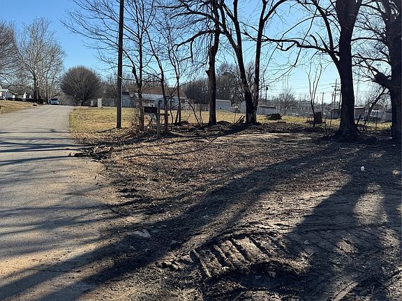 3rd image of 700 N Sherman Ave