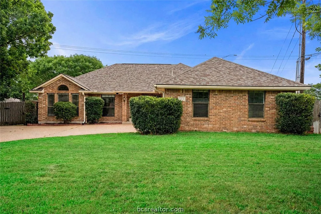 4 bed, 1792 sqft, $2,100 — Photo 1