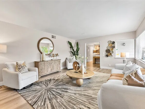 888 Syracuse Dr, Claremont, CA 91711