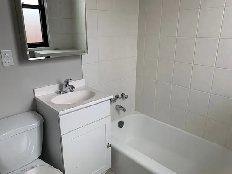 234 Charlotte St — Photo 13