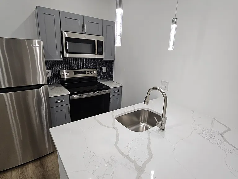 1013 W Sedgley Ave #A — Photo 2