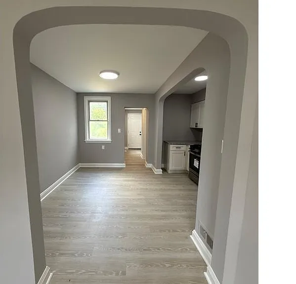 4900 Nelson Ave — Photo 4
