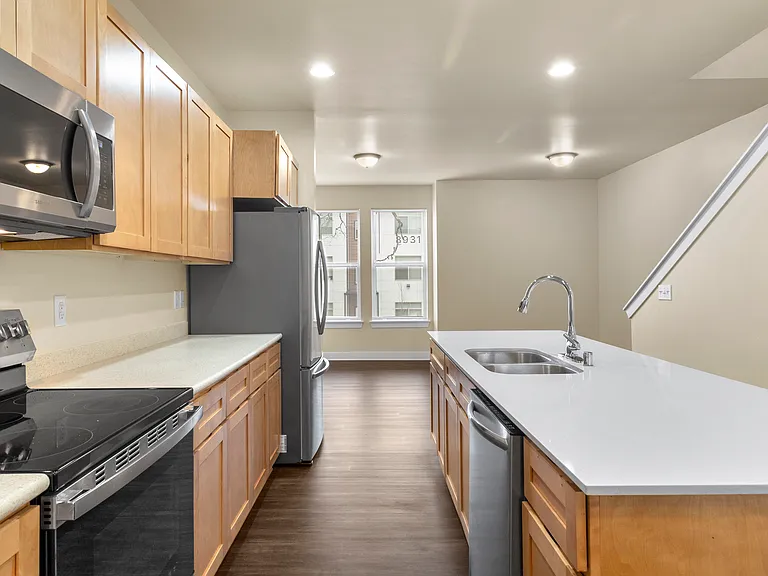 Gravelly Lake Brownstones — Photo 12