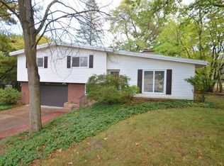 2001 Valley Rd, Rockford, IL 61107