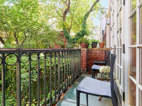 453 West 24th Street image 4 of 24