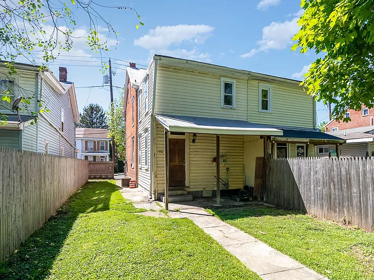 517 N Pitt St — Photo 22