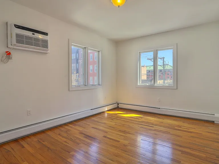 632 Adams St #3 — Photo 10