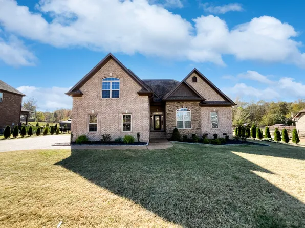 28 Harbor Poin, Lebanon, TN 37087